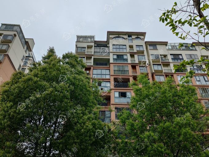 江陵城区奥林花园3室2厅精装房出租